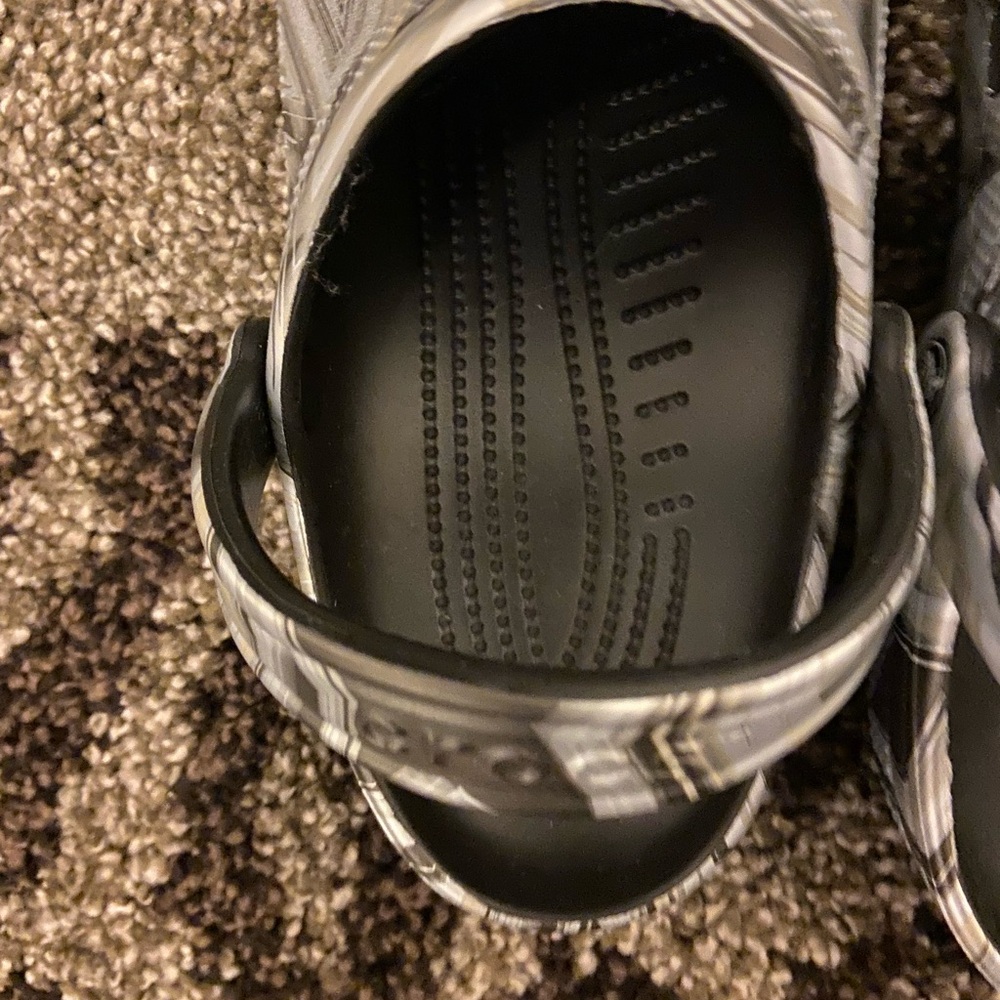 Raiders NFL COLORS silver&black 9 NEW crocs - Picture 4 of 11